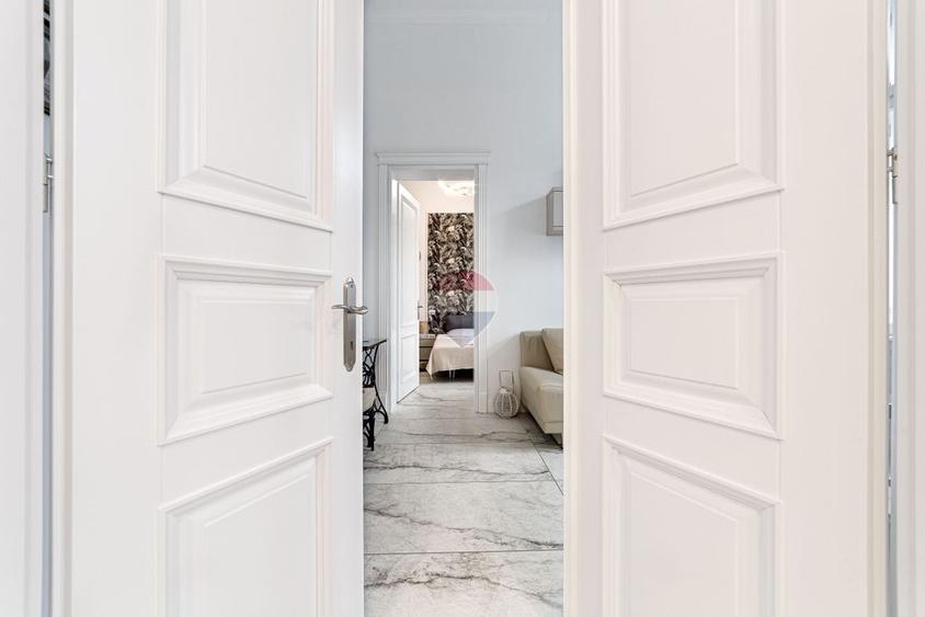 Apartament cu 3 camere semidecomandat, mobilat în Ultracentral