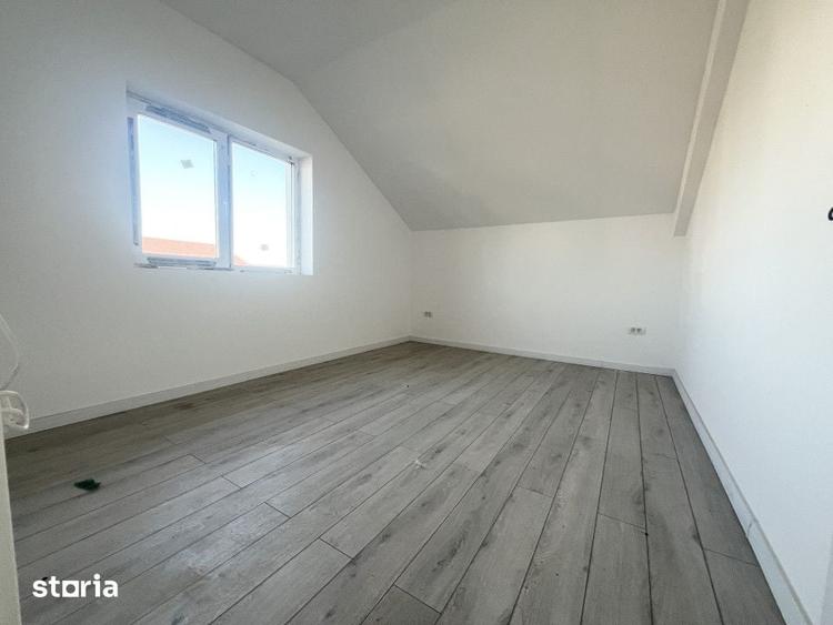 Casă cu 5 camere cu Teren 563 Mp în Giarmata