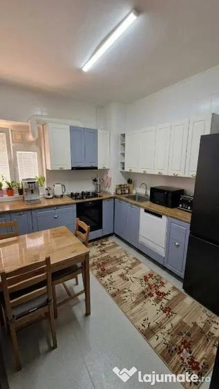Apartament cu 4 camere decomandat în Olteniței