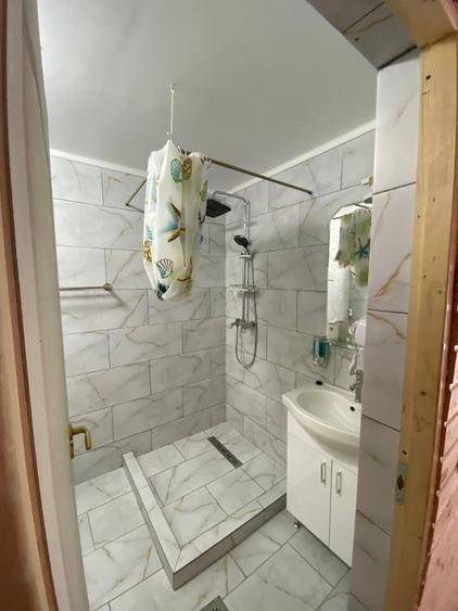 Casă cu 7 camere cu Teren 1790 Mp în Vadu