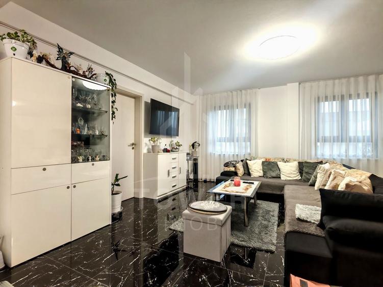 Penthouse cu 4 camere decomandat, mobilat în Mihai Viteazul