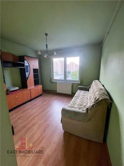 Apartament cu 3 camere decomandat în Tudor