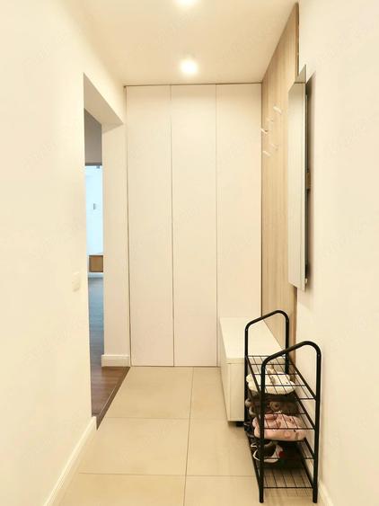 Apartament cu 3 camere semidecomandat în Sud
