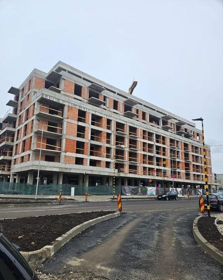 Apartament cu 3 camere în Tractorul