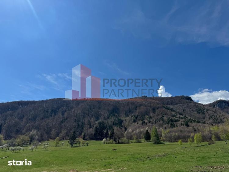 Teren de 1436 mp, în Bran
