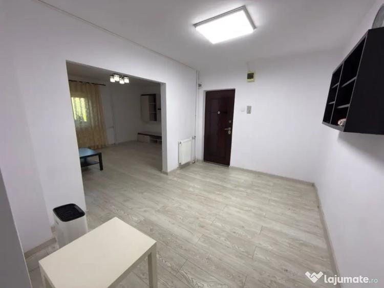 Apartament cu 3 camere semidecomandat în Mărășești