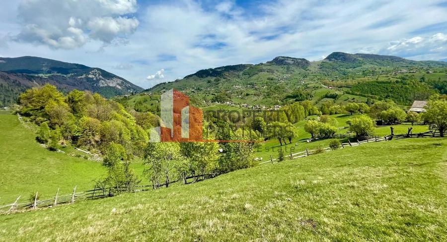 Teren Construcții intravilan de 4400 mp, în Moieciu