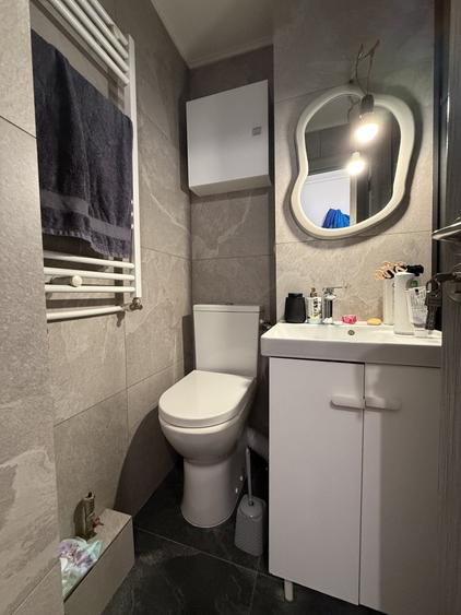 Apartament cu 3 camere semidecomandat, mobilat în P-ța Doina