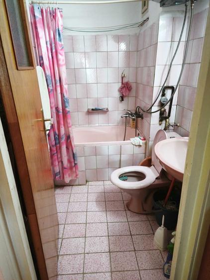 Apartament cu 3 camere decomandat în Exterior Vest