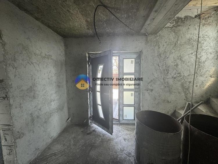 Casă cu 4 camere cu Teren 953 Mp în Gura Văii