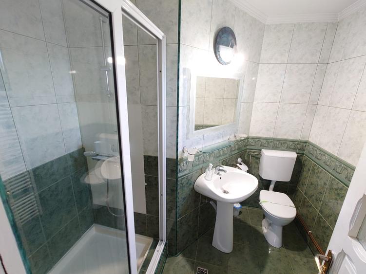 Casă individuală cu 9 camere cu Teren 985 Mp în Găvana