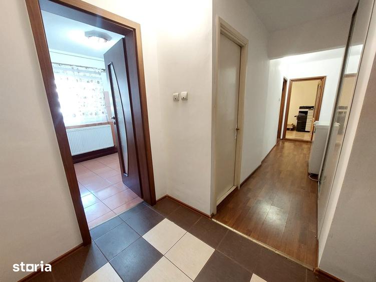 Apartament cu 4 camere decomandat în Micro 8