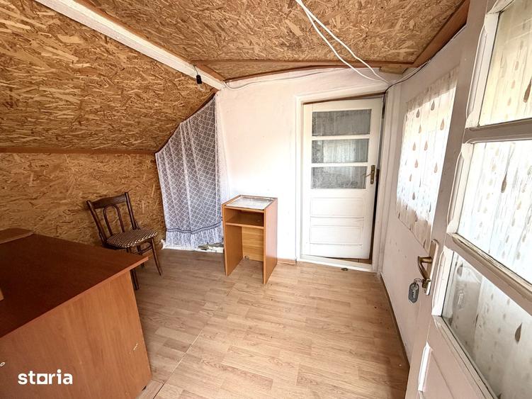 Casă cu 5 camere cu Teren 2000 Mp în Negri