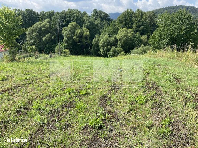 Teren de 2452 mp, în Sucevița