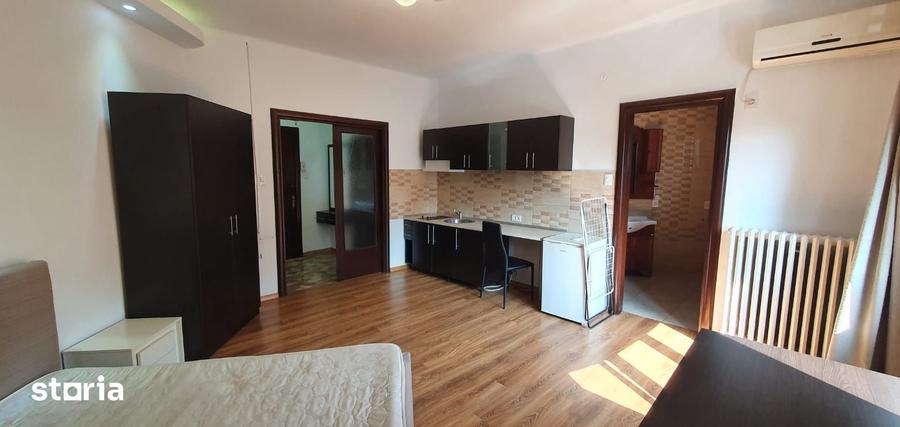 Garsonieră în Romană