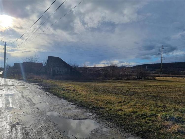 Teren intravilan de 2900 mp, în Sântana de Mureș