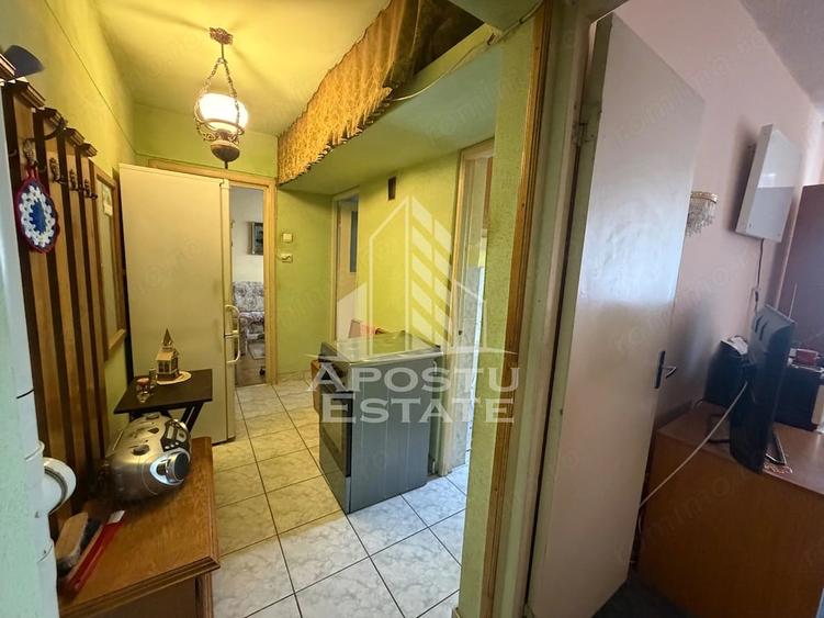 Apartament cu 3 camere semidecomandat în Dacia