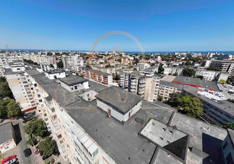Apartament cu 3 camere decomandat în Casa de Cultură