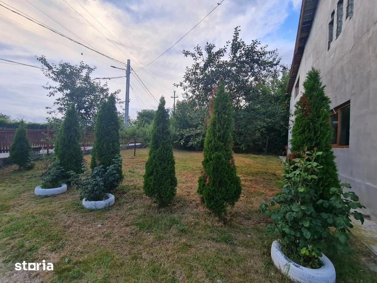 Casă cu 7 camere cu Teren 2000 Mp în Periș