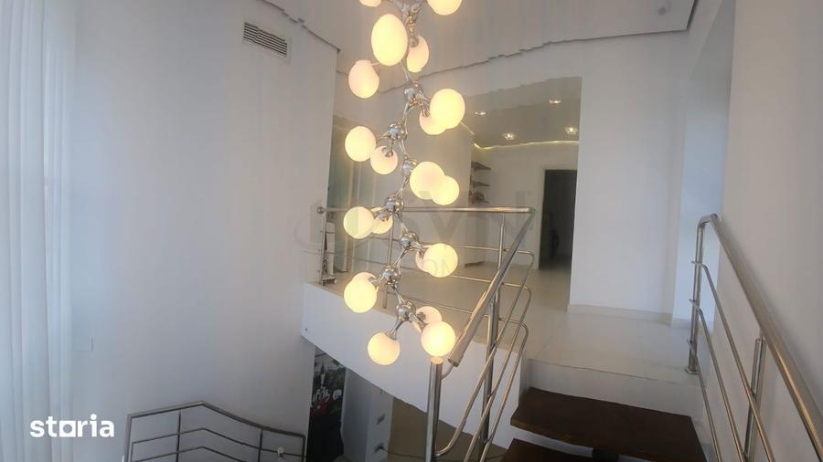 Apartament cu 5 camere, mobilat în Tei
