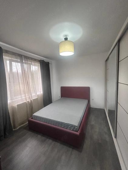 Apartament cu 3 camere semidecomandat în Florești