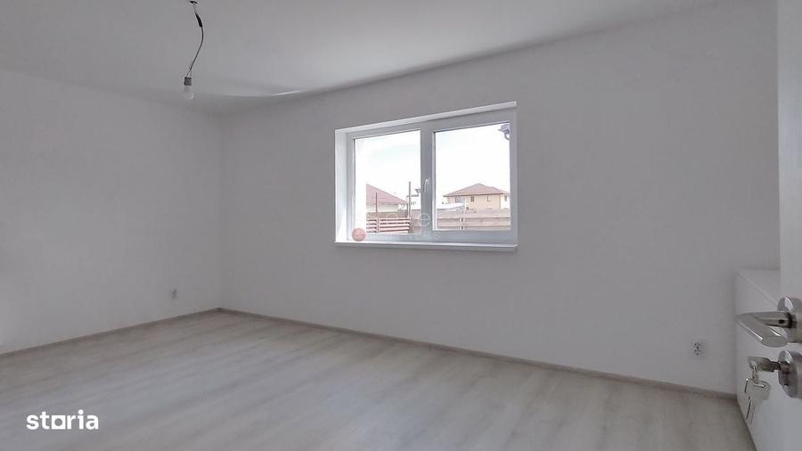 Casă cu 3 camere cu Teren 500 Mp în Noua