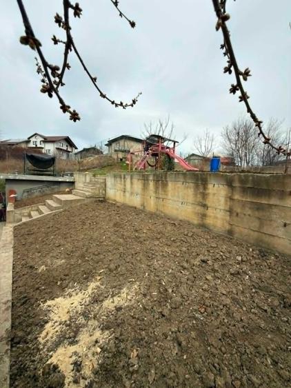 Casă cu 4 camere în Valea Adâncă