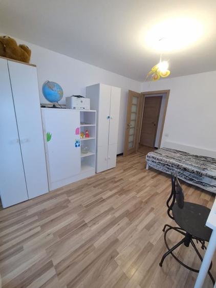 Apartament cu 4 camere decomandat în Central