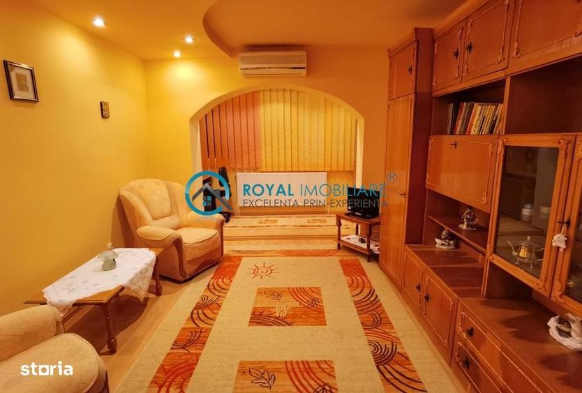 Apartament cu 2 camere decomandat, mobilat în Republicii