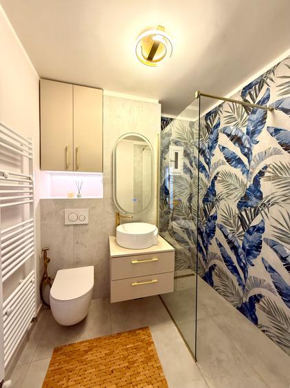 Apartament cu 3 camere semidecomandat, mobilat în Ultracentral