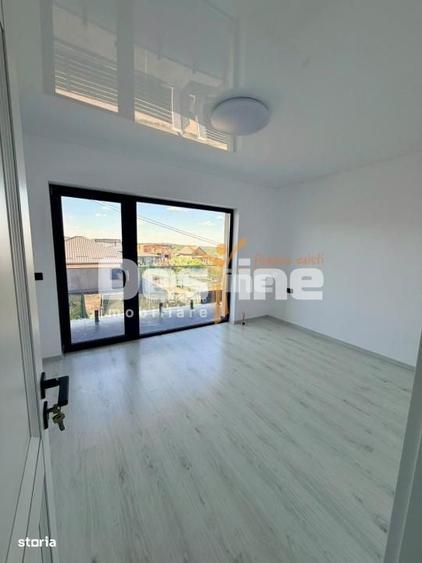 Casă cu 4 camere decomandat în Breazu