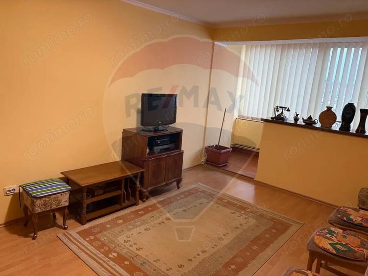 Apartament cu 4 camere decomandat, mobilat în Centrul Civic