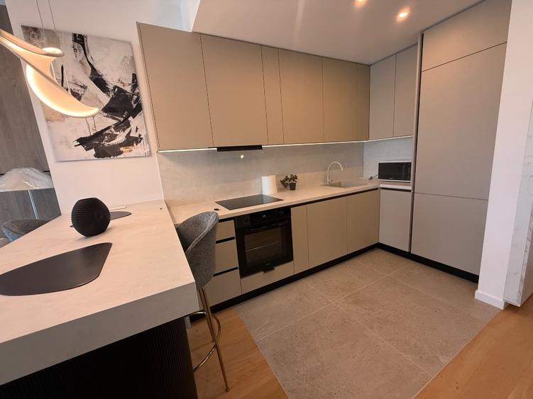 Apartament cu 2 camere semidecomandat, mobilat în Floreasca