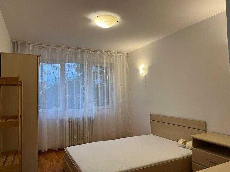 Apartament cu 3 camere semidecomandat, mobilat în Basarab