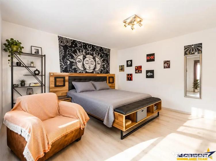 Casă cu 5 camere cu Teren 343 Mp în Florilor