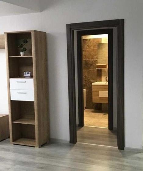 Apartament cu 2 camere semidecomandat, mobilat în Regie