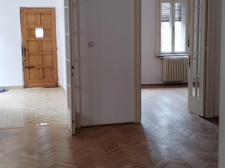 Casă individuală cu 4 camere cu Canalizare în Floreasca