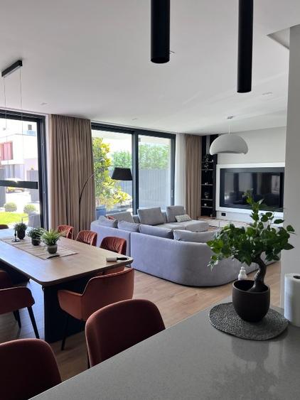 Casă individuală cu 4 camere cu Teren 200 Mp în Central