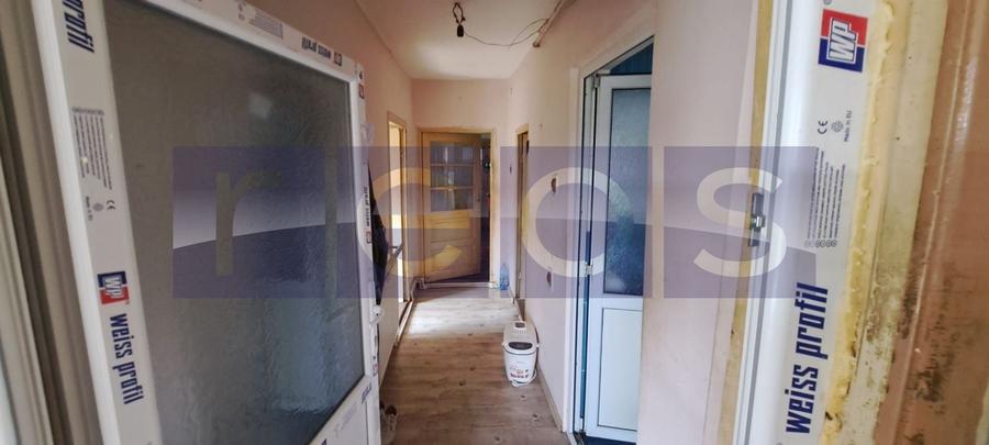 Casă individuală cu 5 camere cu Canalizare în Central