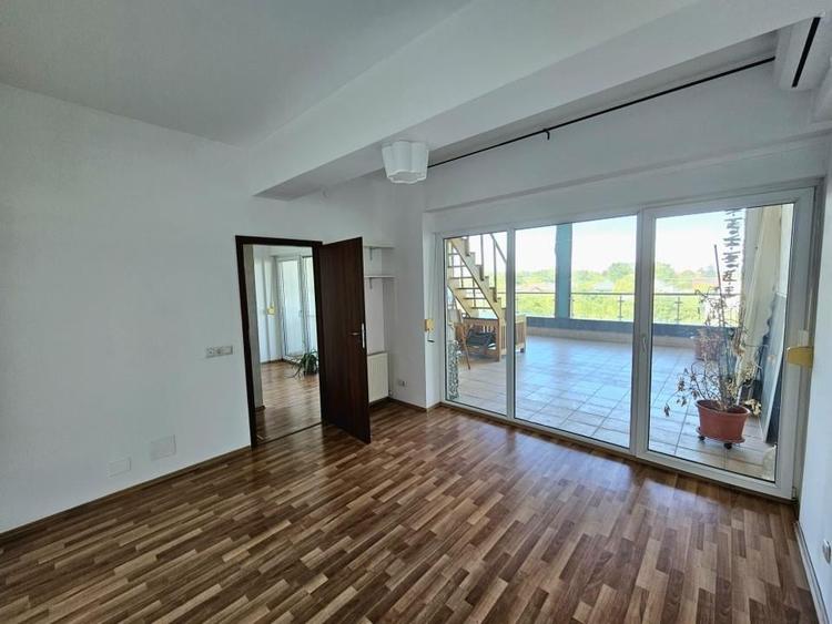 Apartament cu 3 camere decomandat, mobilat în Ferme
