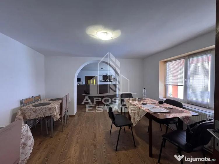 Casă cu 8 camere cu Teren 700 Mp în Sălașu de Jos