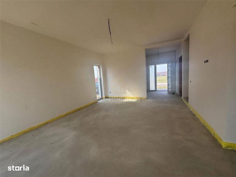 Casă cu 4 camere în Săsar
