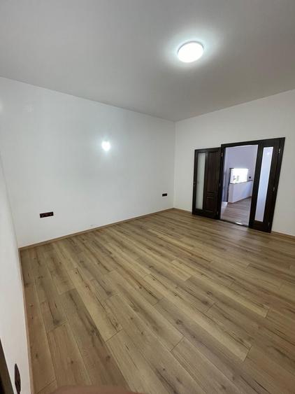 Apartament cu 2 camere semidecomandat în Cihei