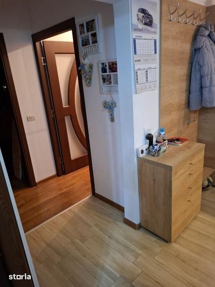 Apartament cu 4 camere decomandat, mobilat în Confecții