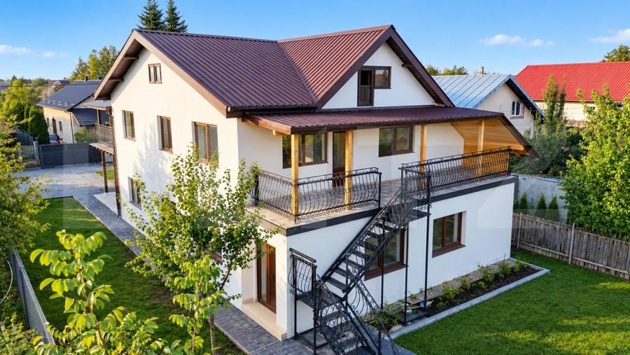 Casă individuală cu 6 camere cu Canalizare în Holboca