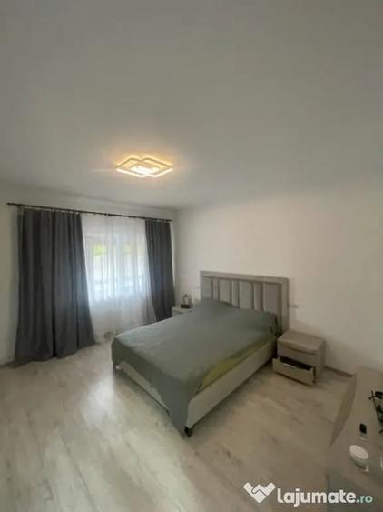 Casă cu 8 camere cu Piscina în Săsar