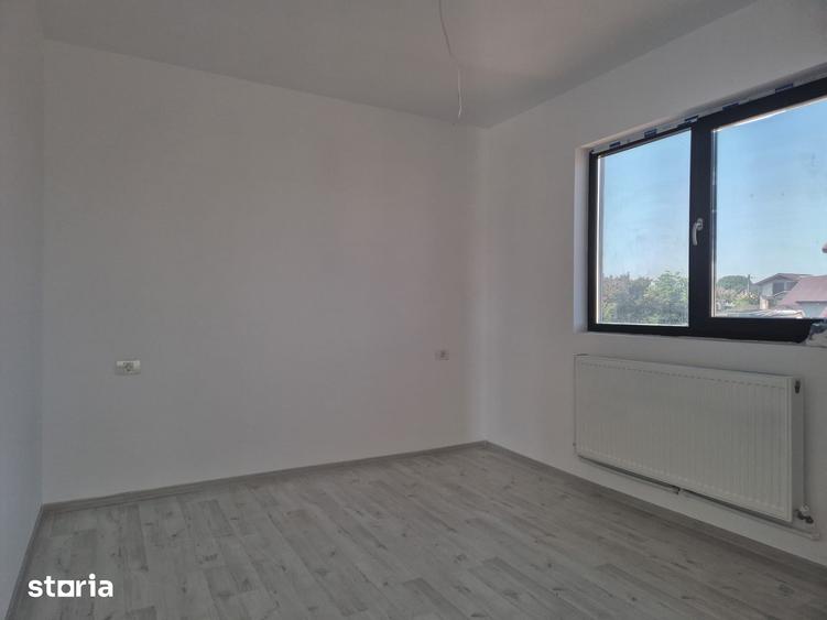 Casă cu 5 camere cu Teren 200 Mp în Lumina