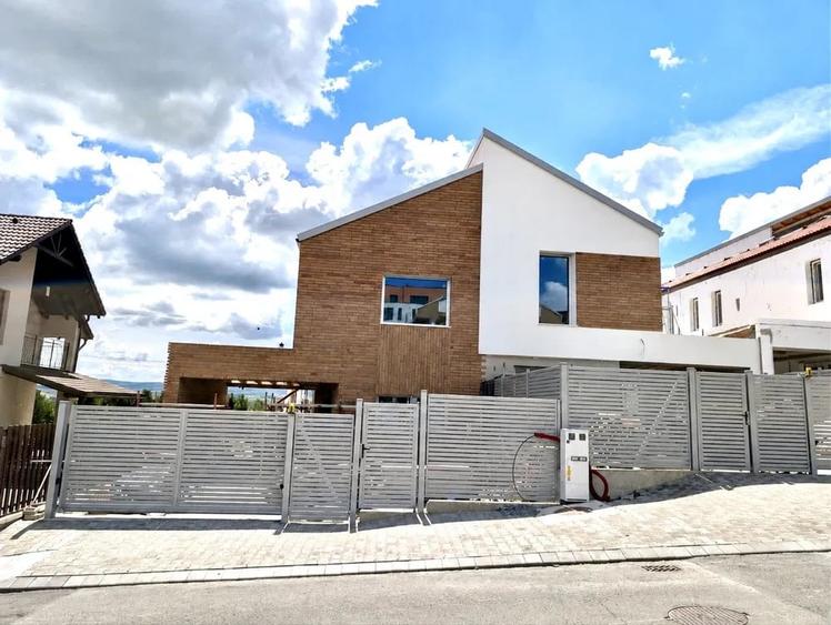 Duplex cu 4 camere cu Canalizare în Iris