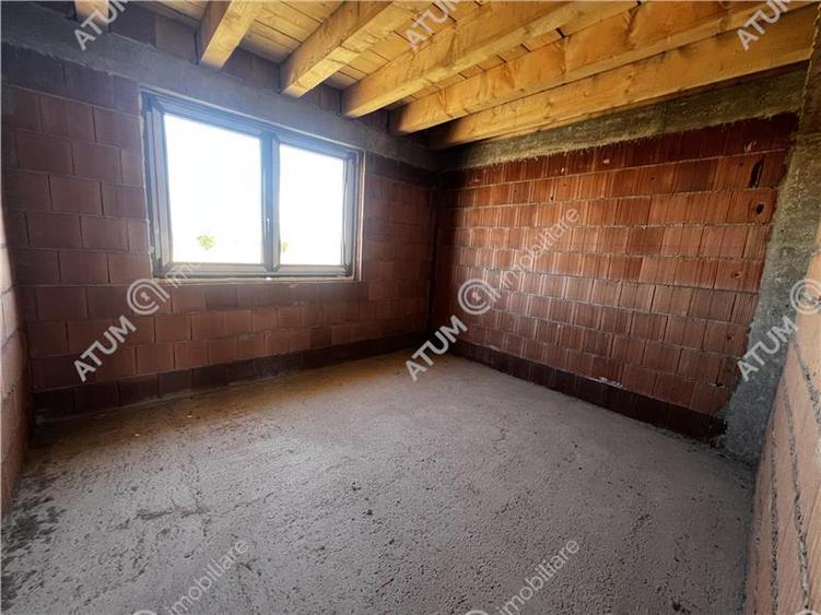 Duplex cu 4 camere cu Canalizare în Șura Mică
