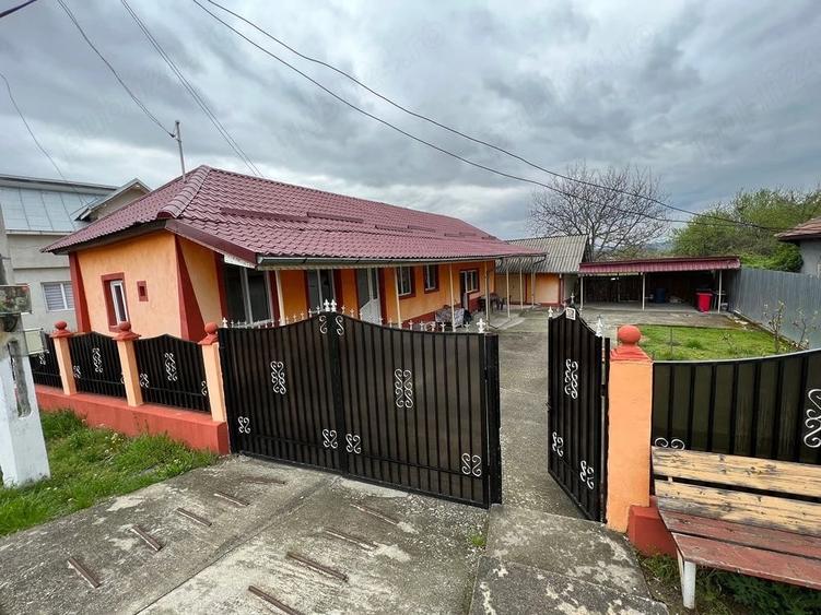 Casă cu Teren 970 Mp în Prundeni